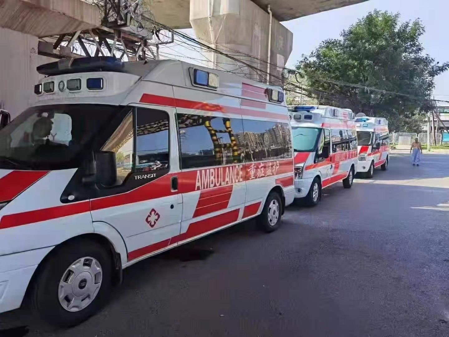 鲁甸县救护车出租